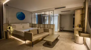 FOUR HILLS HOTEL