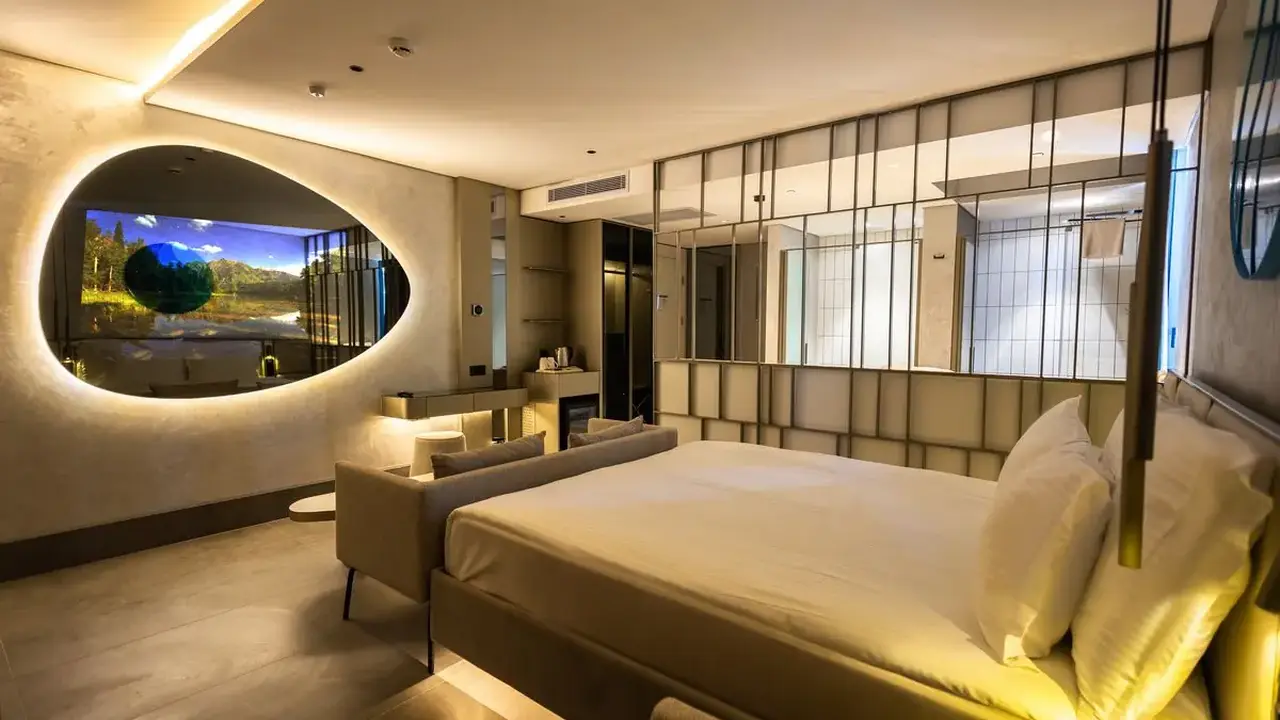 FOUR HILLS HOTEL