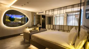 FOUR HILLS HOTEL