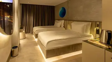 FOUR HILLS HOTEL