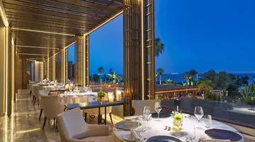 Four Seasons Hotel
