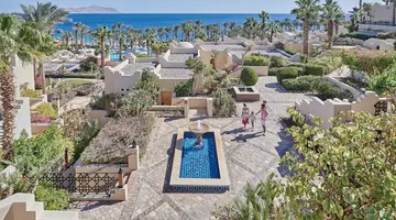 FOUR SEASONS RESORT