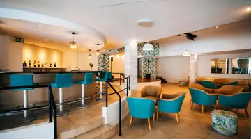 Four Views Oasis