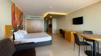 Four Views Oasis