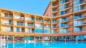 Four Views Oasis