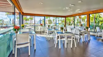 Four Views Oasis