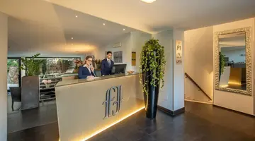 Fragrance St Peter Hotel