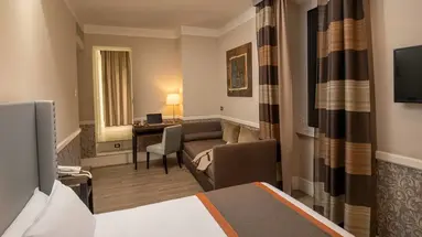 Fragrance St Peter Hotel