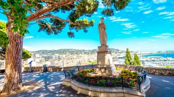FRANCUKI SEN NA LAZUROWYM WYBRZEŻU