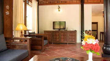 FULL MOON VILLAGE RESORT