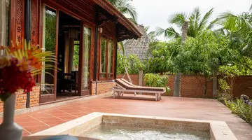 FULL MOON VILLAGE RESORT