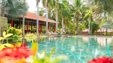 FULL MOON VILLAGE RESORT