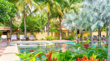 FULL MOON VILLAGE RESORT