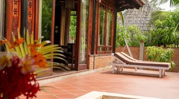 FULL MOON VILLAGE RESORT