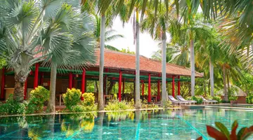 FULL MOON VILLAGE RESORT