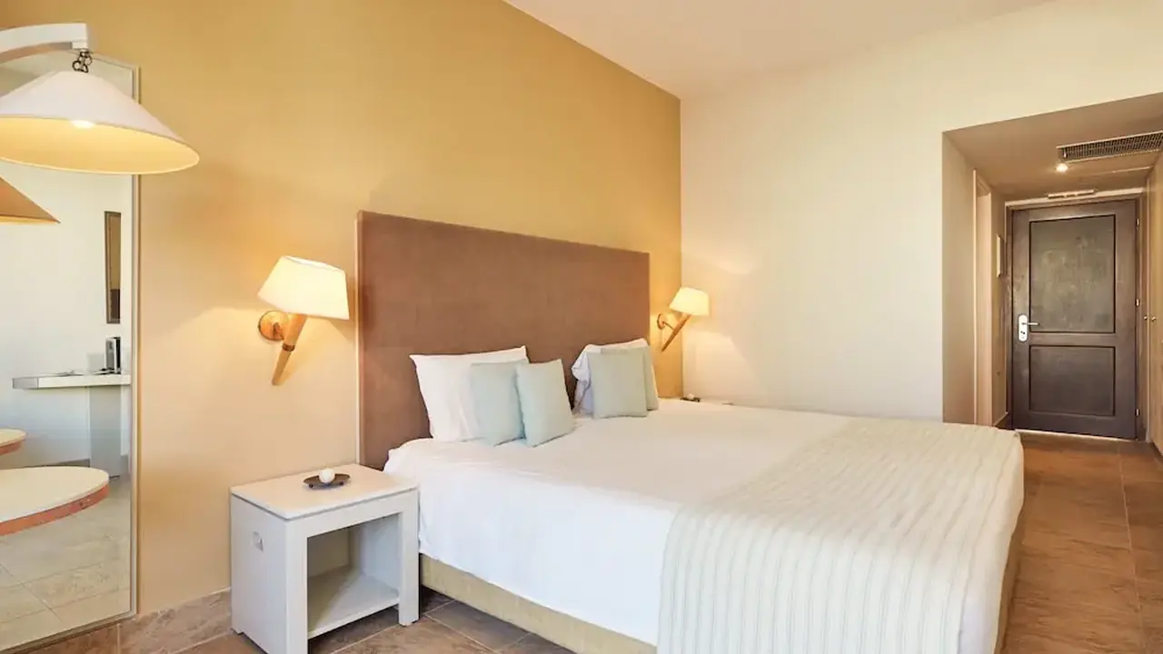 Giannoulis - Grand Bay Beach Resort - Ad