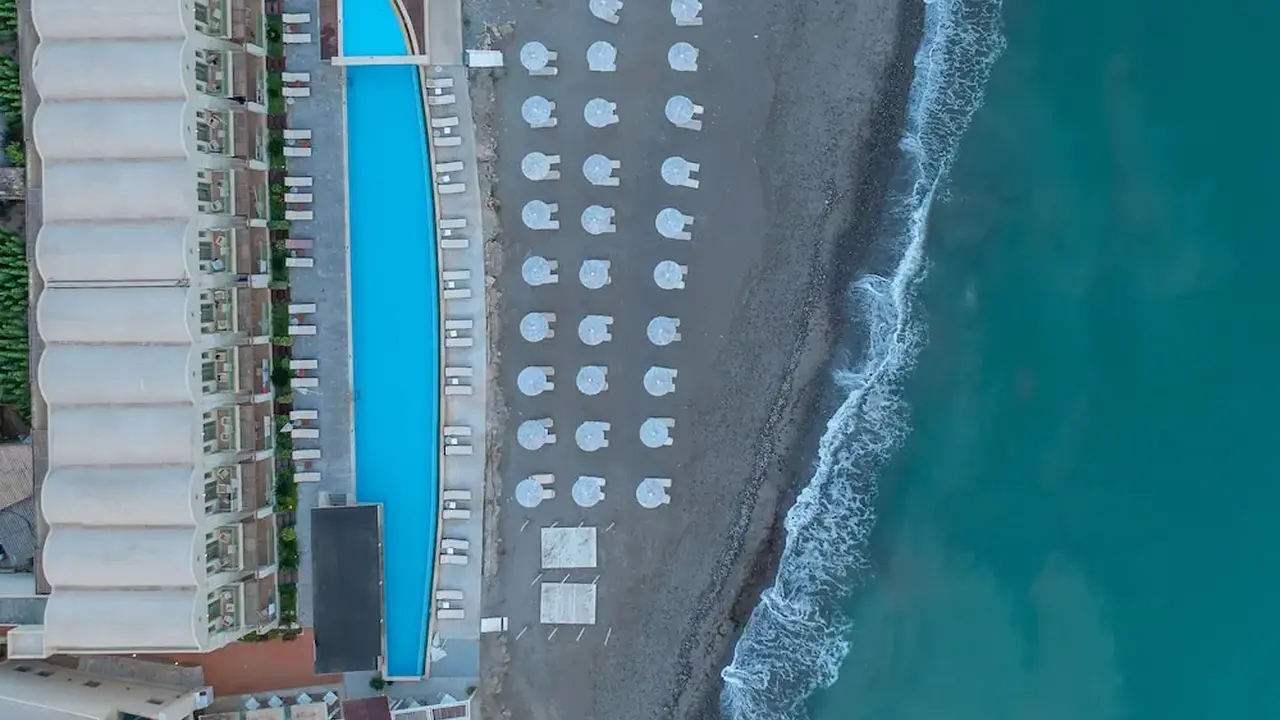 Giannoulis - Grand Bay Beach Resort - Ad