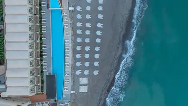 Giannoulis - Grand Bay Beach Resort - Ad