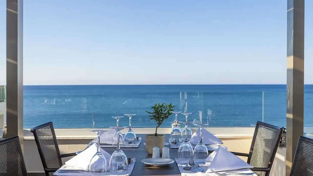 Giannoulis - Grand Bay Beach Resort - Ad