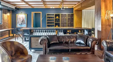 Gillham Vineyard Hotel