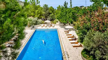 Gillham Vineyard Hotel
