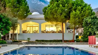 Gillham Vineyard Hotel