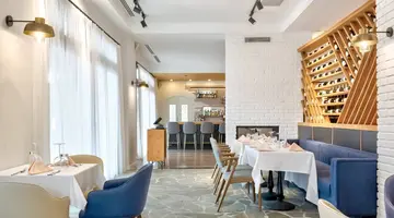 Gillham Vineyard Hotel