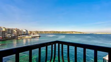 Gillieru Harbour Hotel