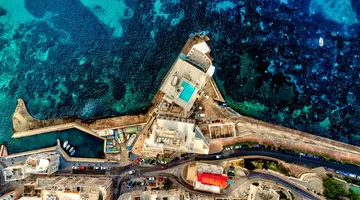 Gillieru Harbour Hotel