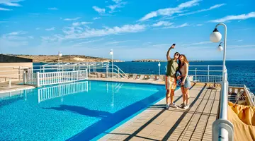 Gillieru Harbour Hotel