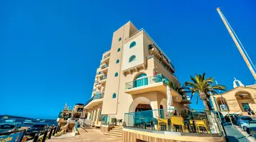 Gillieru Harbour Hotel