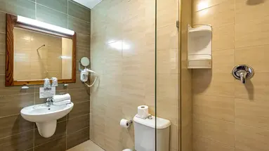 Gillieru Harbour Hotel