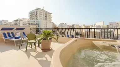 Gillieru Harbour Hotel