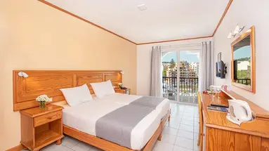 Gillieru Harbour Hotel