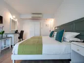 Gillieru Harbour Hotel