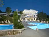 Glavas Inn