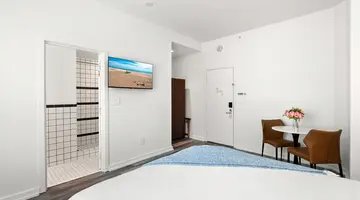 Global Luxury Suites at The Apex