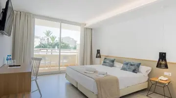 Globales Cala Bona Suites