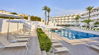 Globales Cala Bona Suites