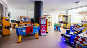 GLOBALES MAIORIS HOTEL