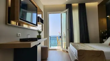 Gold Hotel