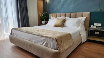 Gold Hotel