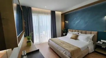 Gold Hotel
