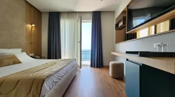 Gold Hotel