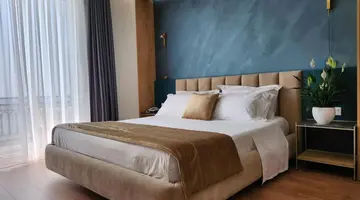 Gold Hotel