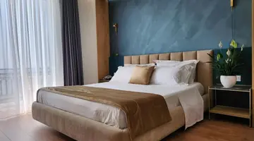 Gold Hotel