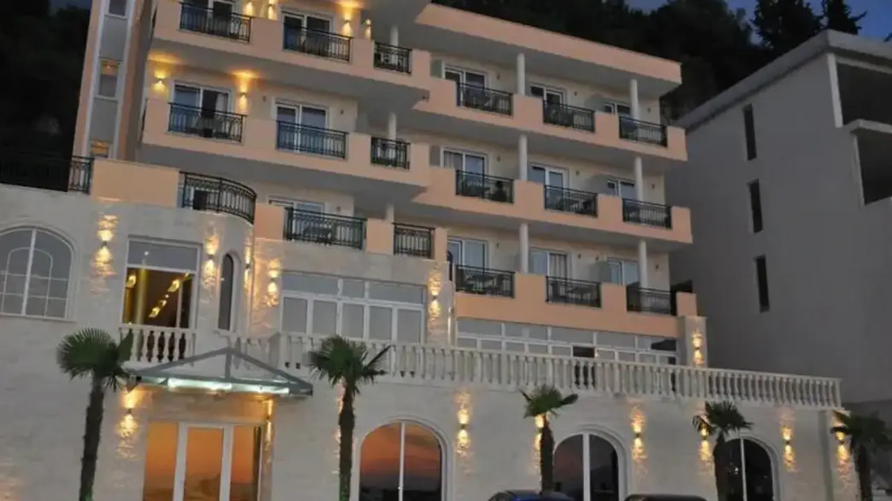 GOLD HOTEL
