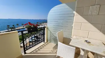 Gold Hotel