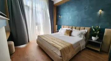Gold Hotel
