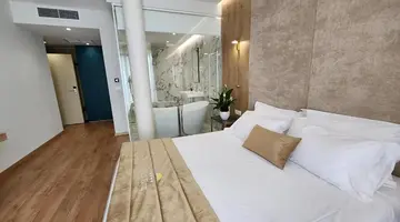 Gold Hotel